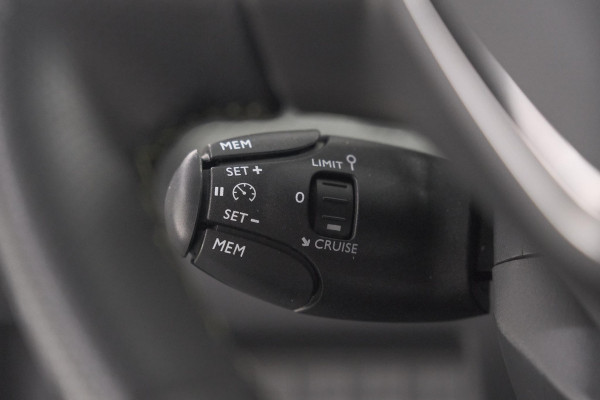 Peugeot 2008 Hybrid 145 e-DCS6 GT | Camera | Apple Carplay | Parkeersensoren