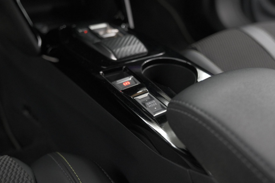 Peugeot 2008 Hybrid 145 e-DCS6 GT | Camera | Apple Carplay | Parkeersensoren