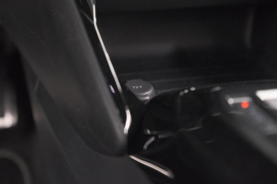 Peugeot 2008 Hybrid 145 e-DCS6 GT | Camera | Apple Carplay | Parkeersensoren