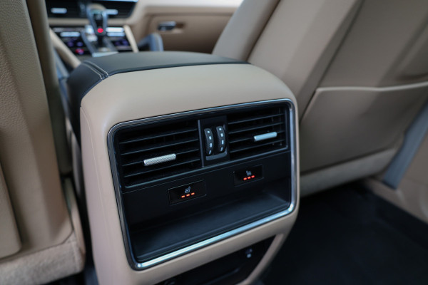 Porsche Cayenne 3.0 E-Hybrid Platinum Edition | PANO | 22 INCH | BOSE | 360 | MEMORY | LUCHTVERING | SPORT CRHONO | KEYLESS |