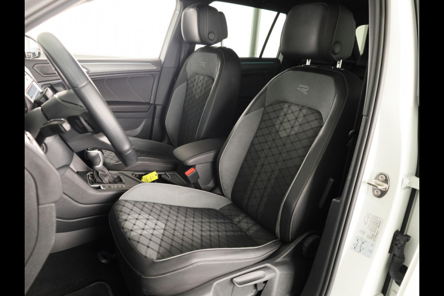 Volkswagen Tiguan 1.5 TSI R-Line Business | Panoramadak | Camera | Black Style | Stoelverwarming | Navigatie |