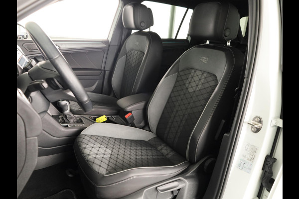 Volkswagen Tiguan 1.5 TSI R-Line Business | Panoramadak | Camera | Black Style | Stoelverwarming | Navigatie |