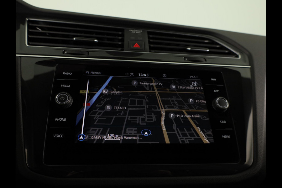 Volkswagen Tiguan 1.5 TSI R-Line Business | Panoramadak | Camera | Black Style | Stoelverwarming | Navigatie |