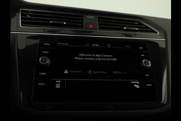 Volkswagen Tiguan 1.5 TSI R-Line Business | Panoramadak | Camera | Black Style | Stoelverwarming | Navigatie |