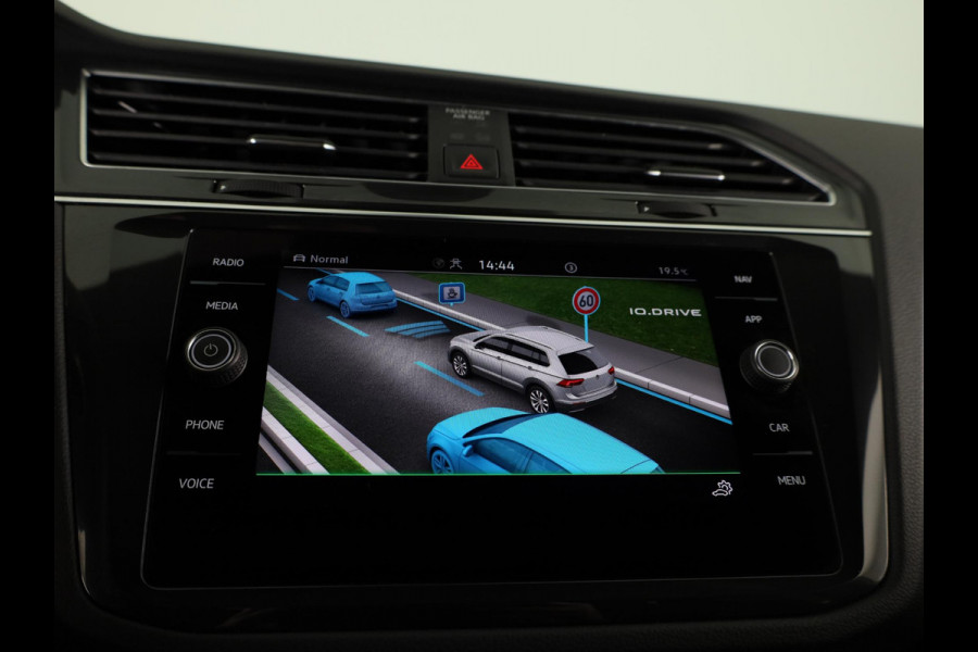 Volkswagen Tiguan 1.5 TSI R-Line Business | Panoramadak | Camera | Black Style | Stoelverwarming | Navigatie |