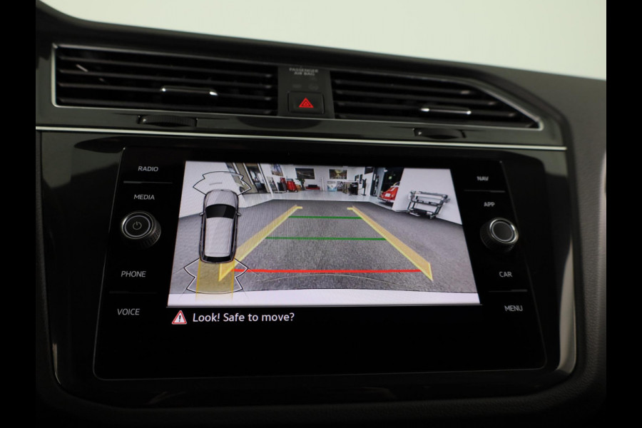 Volkswagen Tiguan 1.5 TSI R-Line Business | Panoramadak | Camera | Black Style | Stoelverwarming | Navigatie |