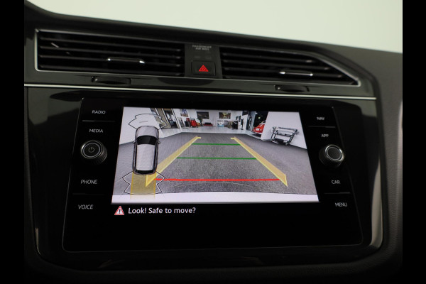 Volkswagen Tiguan 1.5 TSI R-Line Business | Panoramadak | Camera | Black Style | Stoelverwarming | Navigatie |