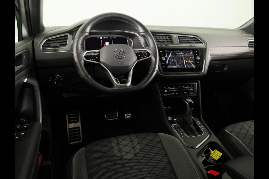 Volkswagen Tiguan 1.5 TSI R-Line Business | Panoramadak | Camera | Black Style | Stoelverwarming | Navigatie |