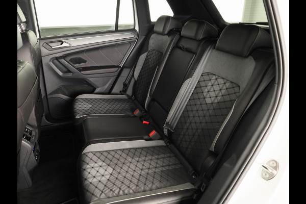 Volkswagen Tiguan 1.5 TSI R-Line Business | Panoramadak | Camera | Black Style | Stoelverwarming | Navigatie |