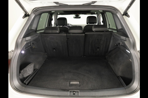 Volkswagen Tiguan 1.5 TSI R-Line Business | Panoramadak | Camera | Black Style | Stoelverwarming | Navigatie |