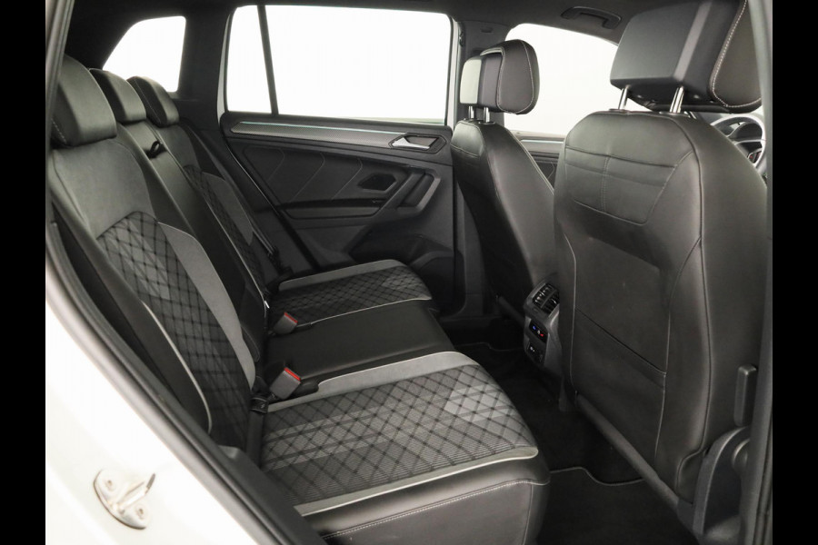 Volkswagen Tiguan 1.5 TSI R-Line Business | Panoramadak | Camera | Black Style | Stoelverwarming | Navigatie |