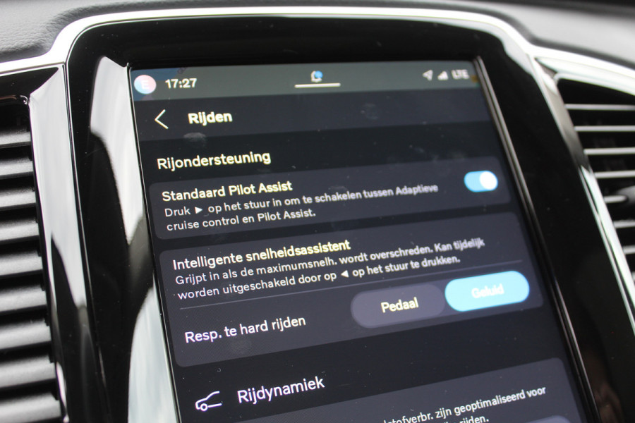 Volvo XC90 2.0 T8 Recharge AWD Plus Bright | Luchtvering | 22" | Panoramadak | Leder | BLIS