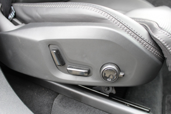 Volvo XC90 2.0 T8 Recharge AWD Plus Bright | Luchtvering | 22" | Panoramadak | Leder | BLIS
