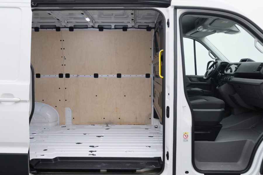 Volkswagen Crafter 35 2.0 TDI DSG 177 PK L3H2 Airco, LED, Camera, ACC, Apple Carplay, Verwarmde Stoelen, Trekhaak