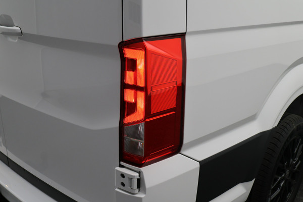 Volkswagen Crafter 35 2.0 TDI DSG 177 PK L3H2 Airco, LED, Camera, ACC, Apple Carplay, Verwarmde Stoelen, Trekhaak