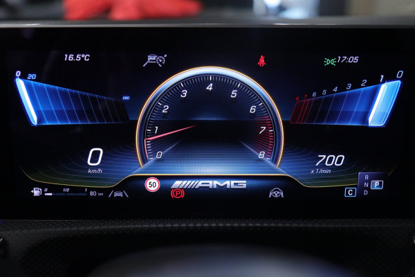 Mercedes-Benz A-Klasse AMG 35 4MATIC PANO/CARPLAY/MEMORYST/SFEER/VOL