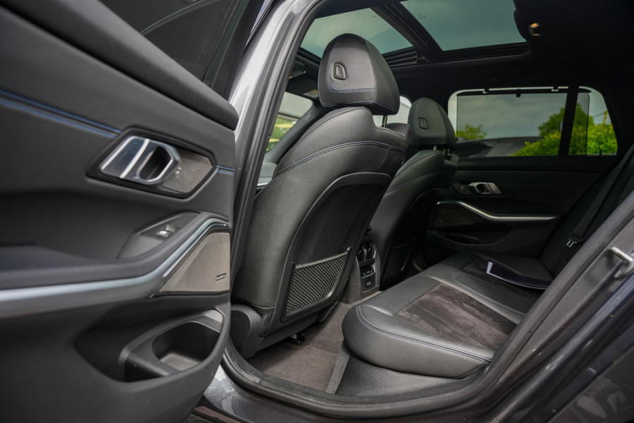BMW 3 Serie Touring 330e High Executive M Sport Panodak Harman Kardon HUD Leer Alcantara