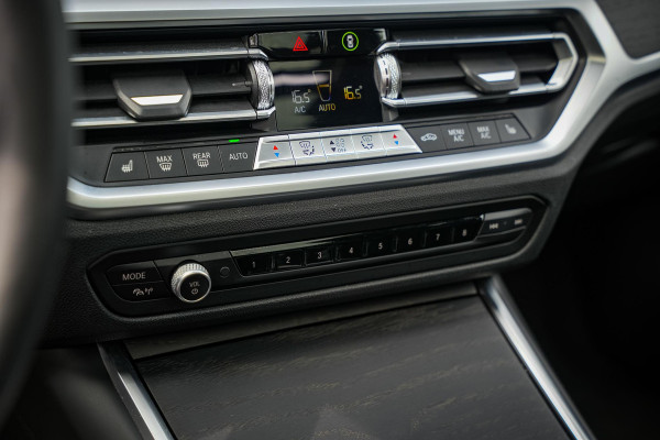 BMW 3 Serie Touring 330e High Executive M Sport Panodak Harman Kardon HUD Leer Alcantara