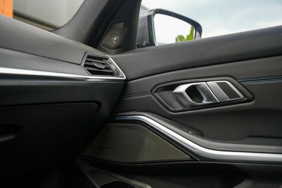 BMW 3 Serie Touring 330e High Executive M Sport Panodak Harman Kardon HUD Leer Alcantara