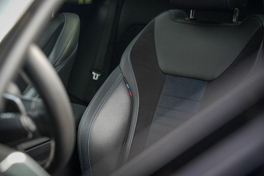 BMW 3 Serie Touring 330e High Executive M Sport Panodak Harman Kardon HUD Leer Alcantara