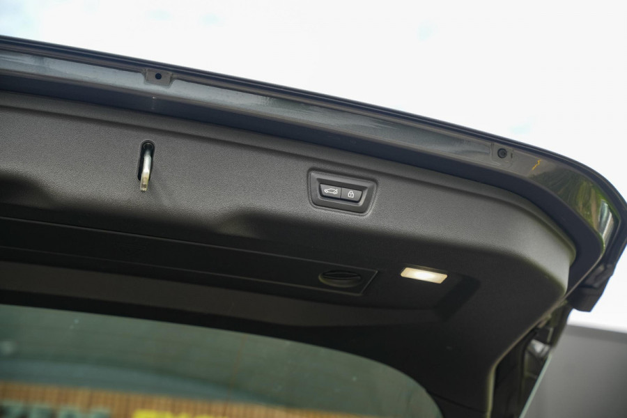 BMW 3 Serie Touring 330e High Executive M Sport Panodak Harman Kardon HUD Leer Alcantara