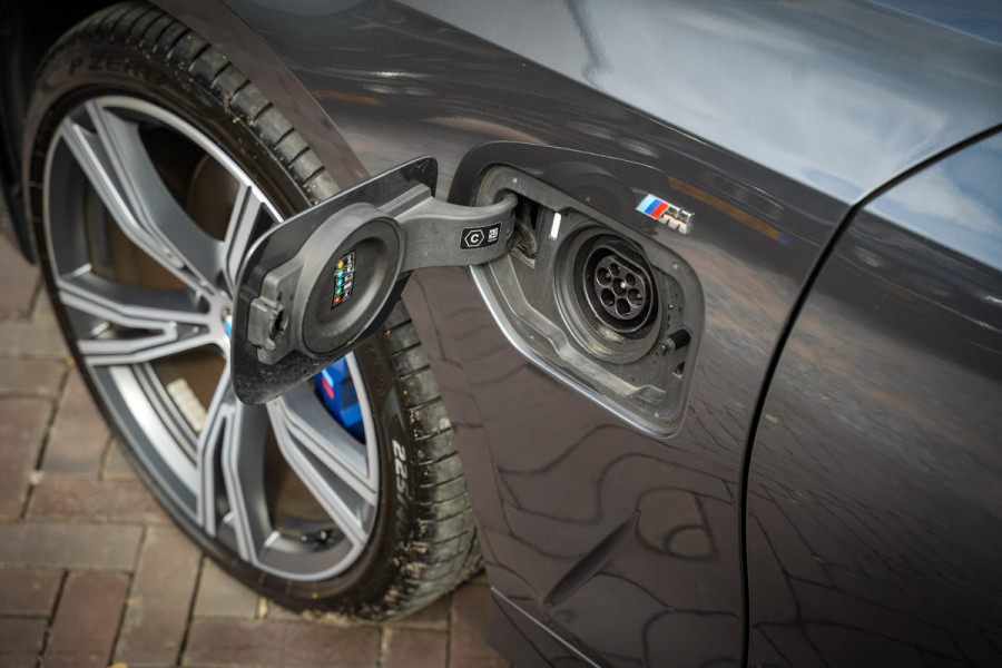 BMW 3 Serie Touring 330e High Executive M Sport Panodak Harman Kardon HUD Leer Alcantara
