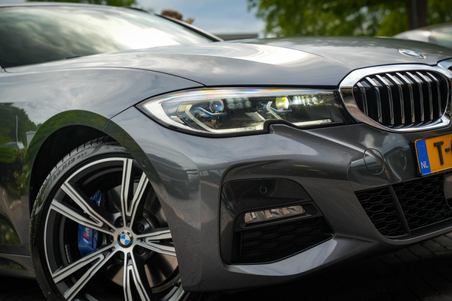 BMW 3 Serie Touring 330e High Executive M Sport Panodak Harman Kardon HUD Leer Alcantara