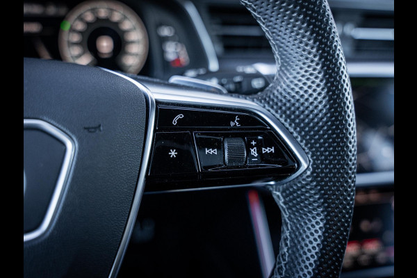Audi A6 Avant 55 TFSI e quattro Competition S - Pano l Softclose l Trekhaak l HUD