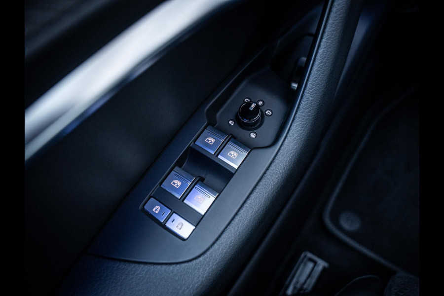 Audi A6 Avant 55 TFSI e quattro Competition S - Pano l Softclose l Trekhaak l HUD