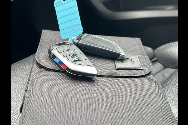 BMW 1-serie BWJ 2021 | 118i 136PK High Ex. AUTOMAAT | LEER | M-PAKKET | CLIMA | NAVI | SPORTSTOELEN | 18'' LMV | STOELVERW | CARPLAY |