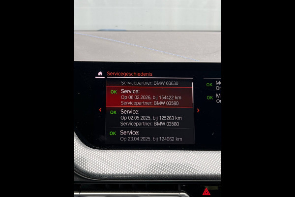 BMW 1-serie BWJ 2021 | 118i 136PK High Ex. AUTOMAAT | LEER | M-PAKKET | CLIMA | NAVI | SPORTSTOELEN | 18'' LMV | STOELVERW | CARPLAY |