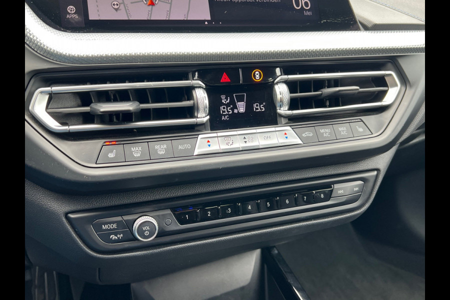 BMW 1-serie BWJ 2021 | 118i 136PK High Ex. AUTOMAAT | LEER | M-PAKKET | CLIMA | NAVI | SPORTSTOELEN | 18'' LMV | STOELVERW | CARPLAY |