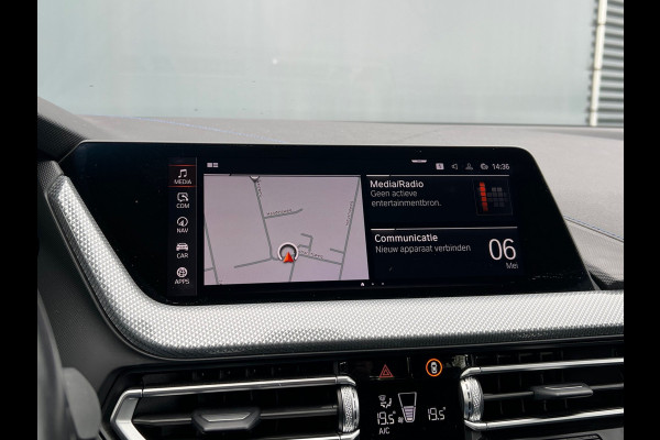 BMW 1-serie BWJ 2021 | 118i 136PK High Ex. AUTOMAAT | LEER | M-PAKKET | CLIMA | NAVI | SPORTSTOELEN | 18'' LMV | STOELVERW | CARPLAY |