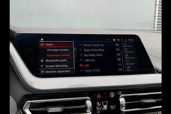 BMW 1-serie BWJ 2021 | 118i 136PK High Ex. AUTOMAAT | LEER | M-PAKKET | CLIMA | NAVI | SPORTSTOELEN | 18'' LMV | STOELVERW | CARPLAY |