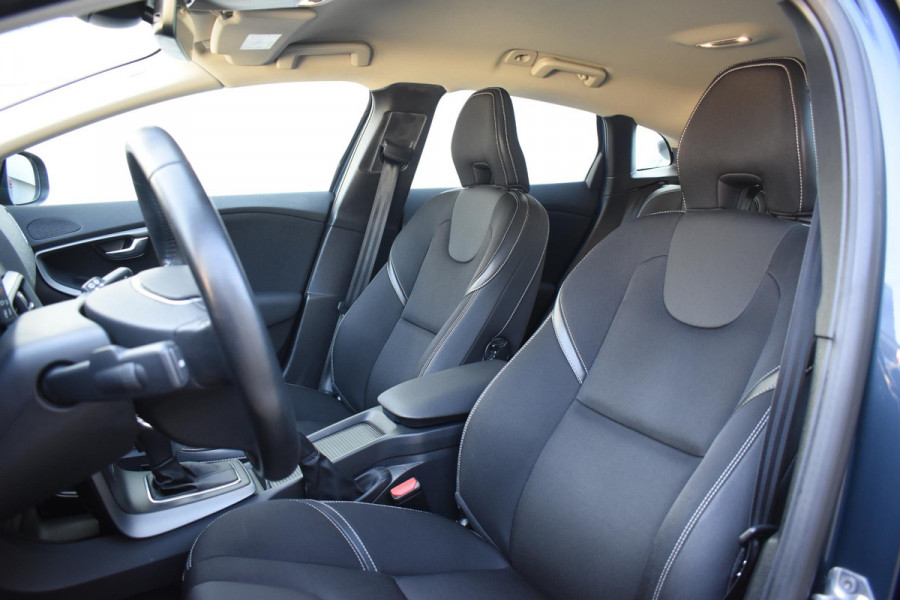 Volvo V40 T2 122PK Automaat Inscription / Navigatie / Stoelverwarming / Achteruitrijcamera / LED koplampen / Parkeersensoren / Cruise Control