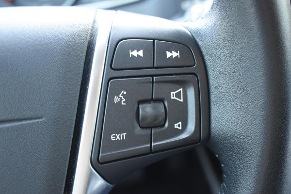 Volvo V40 T2 122PK Automaat Inscription / Navigatie / Stoelverwarming / Achteruitrijcamera / LED koplampen / Parkeersensoren / Cruise Control