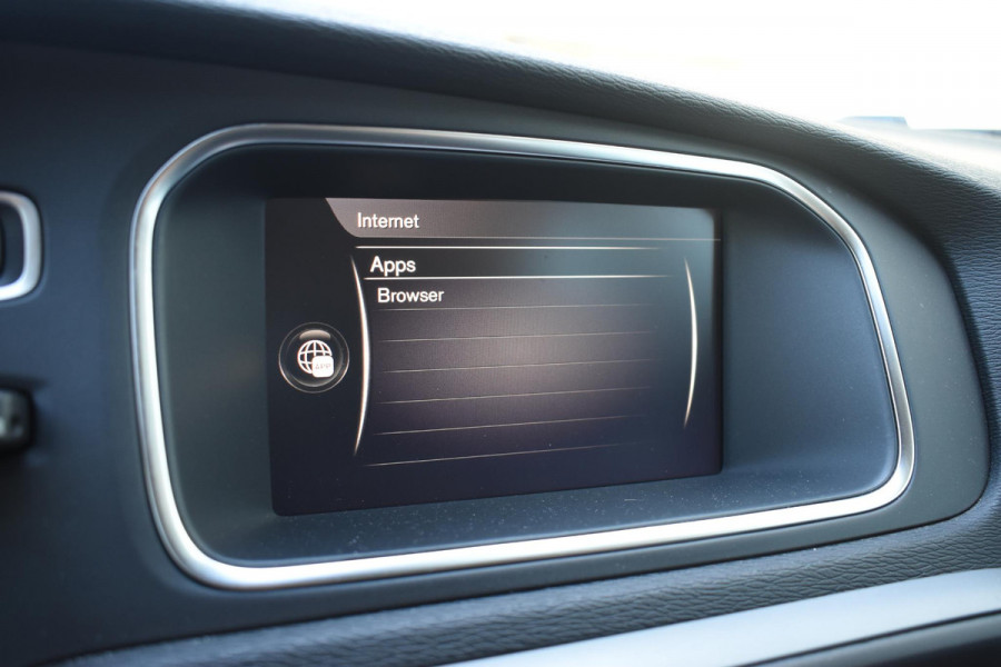 Volvo V40 T2 122PK Automaat Inscription / Navigatie / Stoelverwarming / Achteruitrijcamera / LED koplampen / Parkeersensoren / Cruise Control