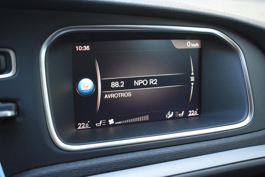 Volvo V40 T2 122PK Automaat Inscription / Navigatie / Stoelverwarming / Achteruitrijcamera / LED koplampen / Parkeersensoren / Cruise Control