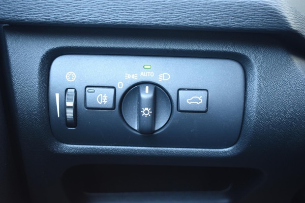 Volvo V40 T2 122PK Automaat Inscription / Navigatie / Stoelverwarming / Achteruitrijcamera / LED koplampen / Parkeersensoren / Cruise Control