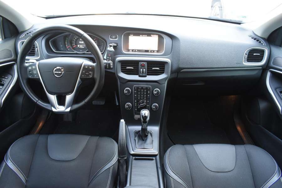 Volvo V40 T2 122PK Automaat Inscription / Navigatie / Stoelverwarming / Achteruitrijcamera / LED koplampen / Parkeersensoren / Cruise Control