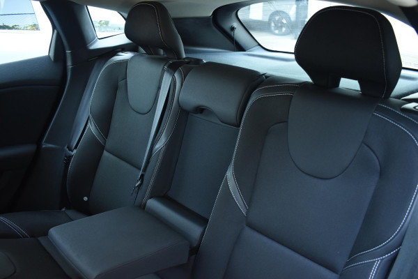 Volvo V40 T2 122PK Automaat Inscription / Navigatie / Stoelverwarming / Achteruitrijcamera / LED koplampen / Parkeersensoren / Cruise Control