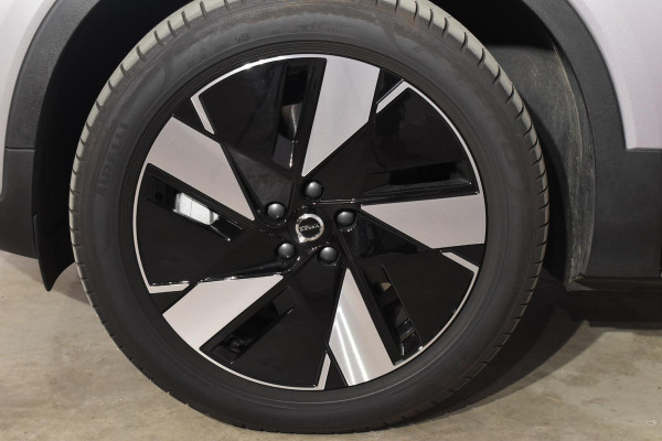 Volvo EX40 252PK Single Extended Range Core Business 82 kWh / Navigatie / Camera / Stuur & Stoelverwarming / Harman Kardon / Getinte Ramen / LM Velgen /