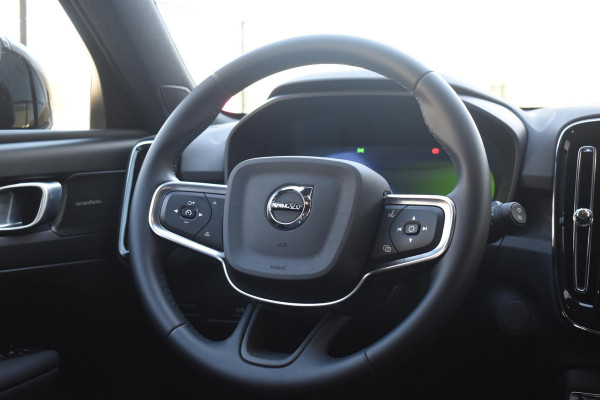 Volvo EX40 252PK Single Extended Range Core Business 82 kWh / Navigatie / Camera / Stuur & Stoelverwarming / Harman Kardon / Getinte Ramen / LM Velgen /