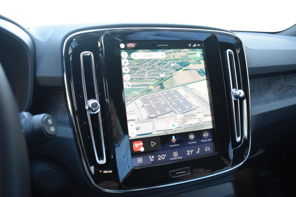Volvo EX40 252PK Single Extended Range Core Business 82 kWh / Navigatie / Camera / Stuur & Stoelverwarming / Harman Kardon / Getinte Ramen / LM Velgen /