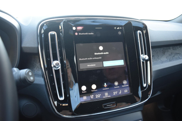 Volvo EX40 252PK Single Extended Range Core Business 82 kWh / Navigatie / Camera / Stuur & Stoelverwarming / Harman Kardon / Getinte Ramen / LM Velgen /