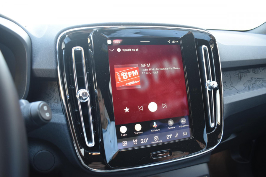 Volvo EX40 252PK Single Extended Range Core Business 82 kWh / Navigatie / Camera / Stuur & Stoelverwarming / Harman Kardon / Getinte Ramen / LM Velgen /
