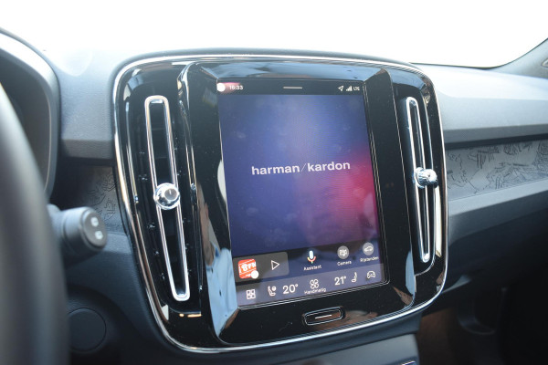 Volvo EX40 252PK Single Extended Range Core Business 82 kWh / Navigatie / Camera / Stuur & Stoelverwarming / Harman Kardon / Getinte Ramen / LM Velgen /