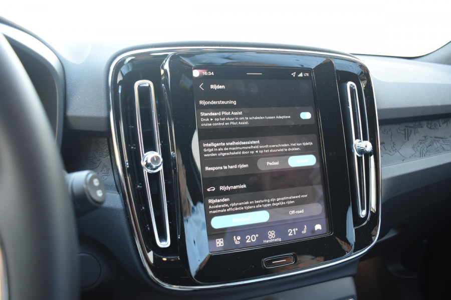 Volvo EX40 252PK Single Extended Range Core Business 82 kWh / Navigatie / Camera / Stuur & Stoelverwarming / Harman Kardon / Getinte Ramen / LM Velgen /