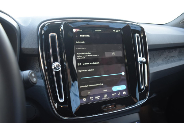 Volvo EX40 252PK Single Extended Range Core Business 82 kWh / Navigatie / Camera / Stuur & Stoelverwarming / Harman Kardon / Getinte Ramen / LM Velgen /