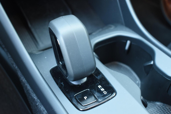 Volvo EX40 252PK Single Extended Range Core Business 82 kWh / Navigatie / Camera / Stuur & Stoelverwarming / Harman Kardon / Getinte Ramen / LM Velgen /